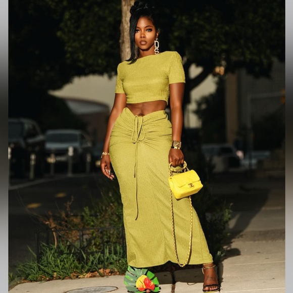 Solid Crop Tee & Drawstring Front Skirt - Picture 3 of 4